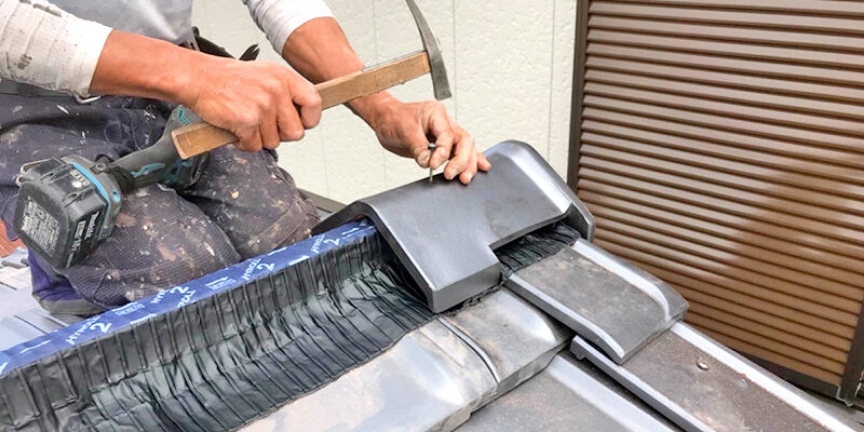 屋根カバー工法（葺き替え工事）